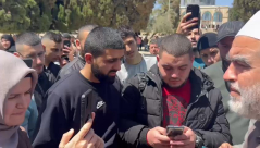 صحفية تركية تبكي أثناء لقاء الشيخ رائد صلاح في الأقصى 